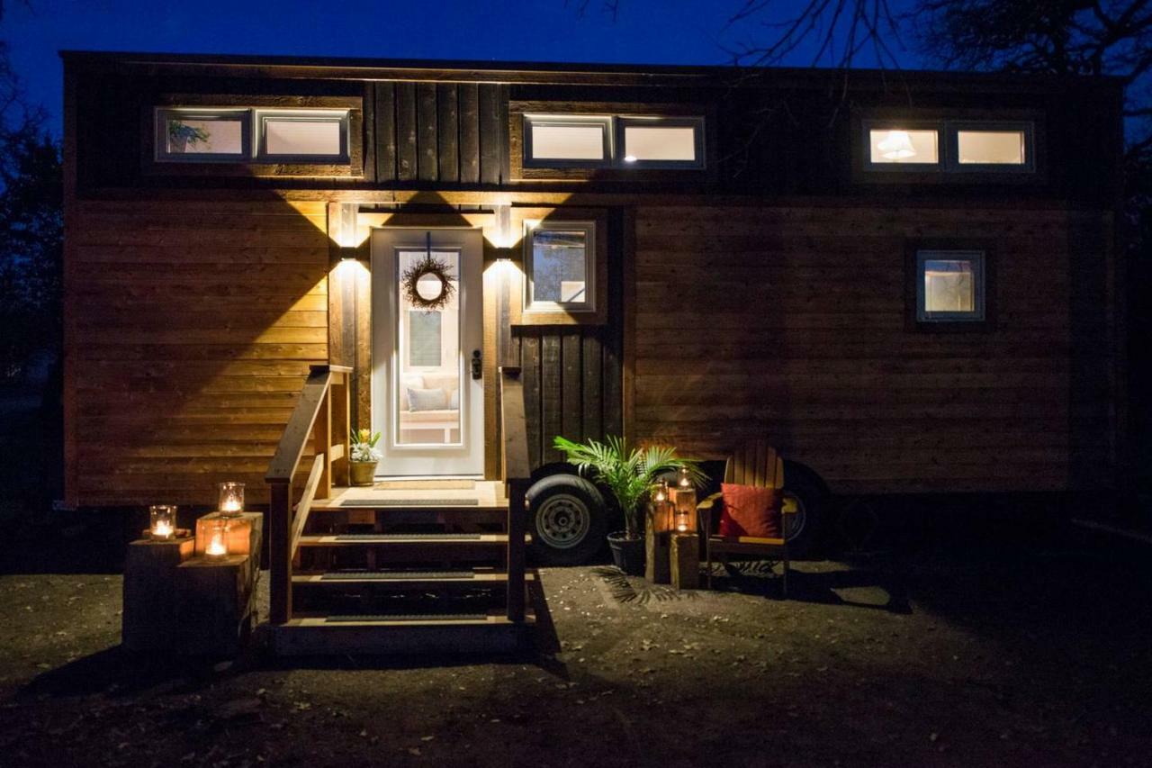 Montana Escape Elegant Tiny House In Waco Near Magnolia Villa Exterior photo